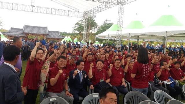 ▲ 칠곡군농촌지도자연합회는 지난 20일 경북 도청에서 열린 ‘2019 경상북도 농촌지도자대회’에 참가해 낙동강세계문화대축전 낙동강세계평화문화 대축전을 홍보했다.ⓒ칠곡군