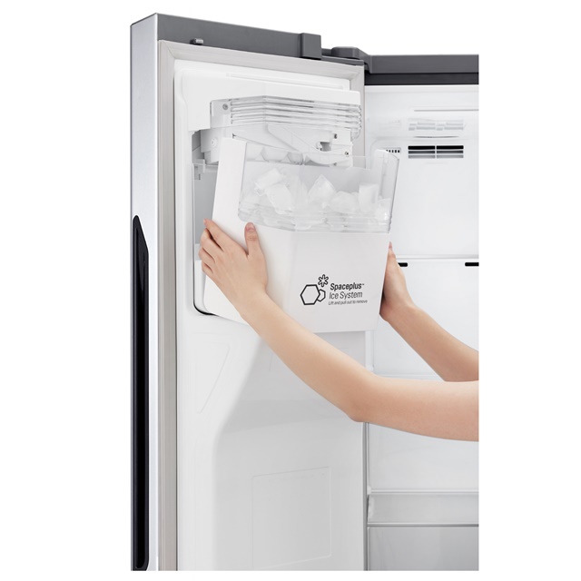 ▲ LG전자 양문형 냉장고 도어 제빙 시스템. ⓒLG전자