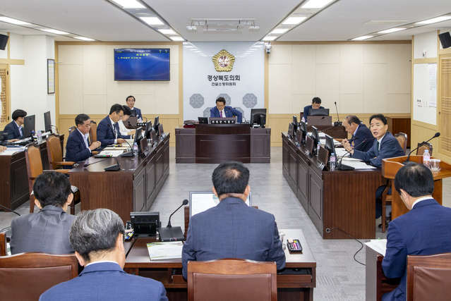 ▲ 경북도의회 지진대책특별위원회는 25일 제6차 지진특위를 갖고, 포항지진 사후대책 사업들에 대한 추진상황 점검과 체계적인 대응 활동을 위한 다양한 방안들을 모색했다. ⓒ경북도의회