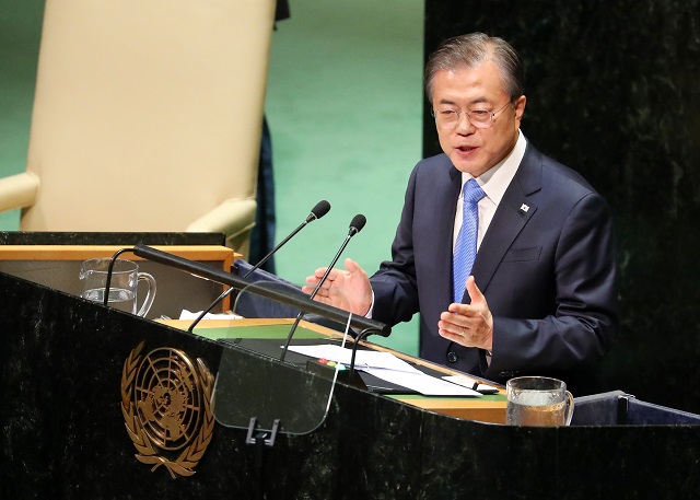 ▲ 문재인 대통령이 24일(현지시간) 뉴욕 유엔 총회 본회의장에서 '한반도 평화정착, 국제사회에 대한 기여 강화' 등을 주제로 기조연설하고 있다. ⓒ뉴시스