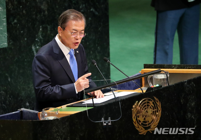 ▲ 문재인 대통령이 24일(현지시간) 뉴욕 유엔 총회 본회의장에서 '한반도 평화정착, 국제사회에 대한 기여 강화' 등을 주제로 기조연설하고 있다. ⓒ뉴시스