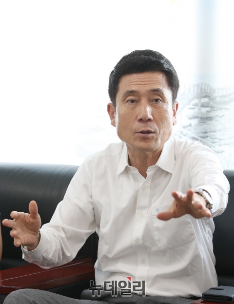 ▲ 이강덕 포항시장이 기자간담회에서 지진관련 중앙정부 차원의 종합적인 대책마련을 강력히 촉구했다.ⓒ뉴데일리