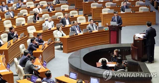 ▲ 권성동 자유한국당 의원이 26일 국회 대정부질문에서 조국 법무부 장관에게 질의하고 있다. ⓒ연합뉴스