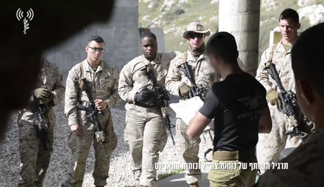 ▲ 지난해 12월, 이스라엘 제35공수여단 정찰대로부터 땅굴 내 전투기술을 배우는 美해병 2사단 장병들. ⓒ이스라엘 방위군 공개영상 캡쳐.