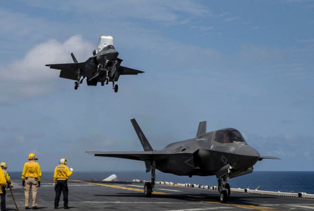 ▲ 美해군 강습상륙함 와스프에 착륙하는 美해병대 소속 F-35B 스텔스 전투기. ⓒ美국방부 공개사진.