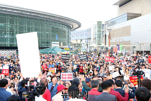 ▲ 이날 동대구역은 운집한 지지자들로 인해 인산인해를 이뤘다.ⓒ뉴데일리