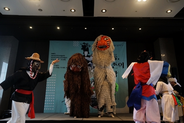 ▲ 전국팔도춤 쇼케이스 장면.ⓒ전통공연예술진흥재단