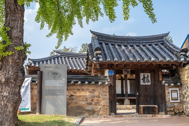 ▲ 세종시 부강면 부강리에 위치한 국가민속문화재 제138호인 홍판서댁. ⓒ사진작가 엄주성씨 제공