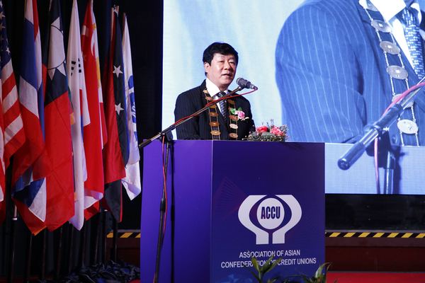 ▲ 김윤식 신협중앙회장이 지난 9월 27일부터 29일까지 말레이시아 쿠알라룸프루 소재 버자야 타임스스퀘어호텔에서 열린 '2019 아시아신협연합회 포럼 및 총회' 참석해 개막식 환영인사를 하고 있다.ⓒ신협