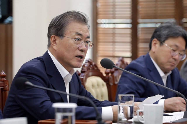 ▲ 문재인 대통령이 30일 오전 청와대 여민관 소회의실에서 법무부로부터 업무보고를 받은 후 발언하고 있다. ⓒ뉴시스