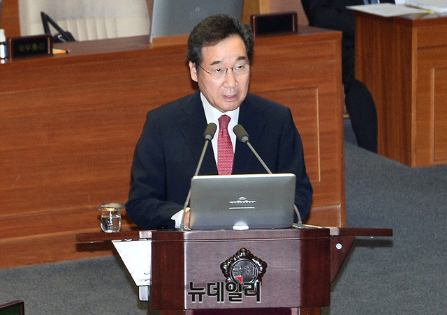 ▲ 이낙연 국무총리가 지난 27일 국회 대정부질문에서 발언하고 있다. ⓒ박성원 기자