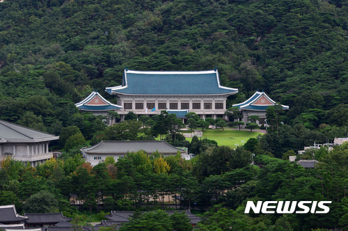 ▲ 청와대 비서실 소속 공무원이 ‘뺑소니’ 혐의로 경찰 입건됐다. 경찰은 자세한 사고 경위 조사를 위해 공무원 A씨를 추가 소환해 사고 발생 경위 등을 따져볼 계획이다. ⓒ뉴시스