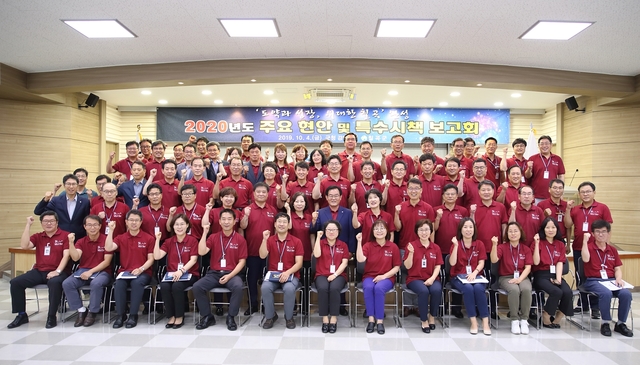 ▲ 칠곡군은 지난 4일 군청강당에서 ‘2020년도 주요 현안 및 특수시책 보고회’를 개최하고 본격적인 내년도 업무 준비에 박차를 가한다.ⓒ칠곡군