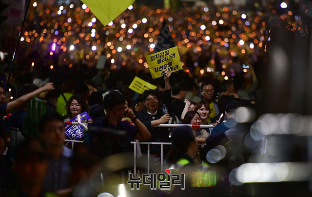 ▲ 9월 28일 서초동 일대에서 진행된 '사법적폐 청산을 위한 검찰개혁 촛불문화제' 현장에서 시민들은 '검찰개혁', '조국 수호' 등을 외쳤다. ⓒ정상윤 기자