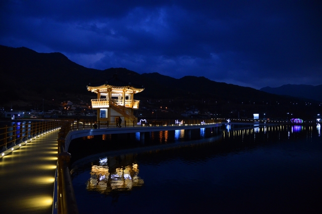 ▲ 송해공원의 아름다운 밤을 함께 걷는 ‘2019 화원&송해공원 달빛걷기대회’ 장면.ⓒ달성군