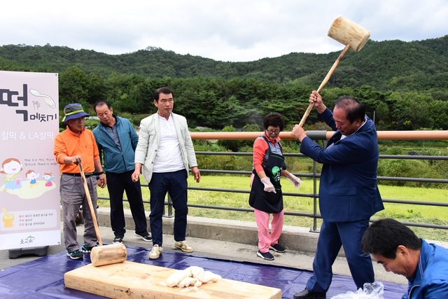 ▲ 이날 행사에는 지역주민 400여명이 참여한 가운데 지역민이 한 자리에 모여 소통하고 화합하는 행사가 됐다.ⓒ옻고을권역위