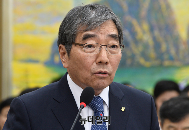 ▲ 윤석헌 금융감독원장이 8일 오전 국회에서 열린 국회 정무위원회의 금융감독원 국정감사에 출석해 발언을 하고 있다. ⓒ 뉴데일리