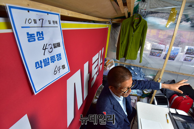 ▲ 김문수 전 경기지사가 7일 오후 문재인 하야와 조국 사퇴를 촉구하며 5일째 밤샘 철야농성을 이어가고 있다. ⓒ정상윤 기자