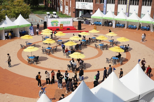 ▲ 8일 대구대 진로취업처와 총동창회·총학생회·졸업준비위원회가 공동 개최한 ‘2019 동문기업과 함께하는 취업박람회’가 열렸다.ⓒ대구대