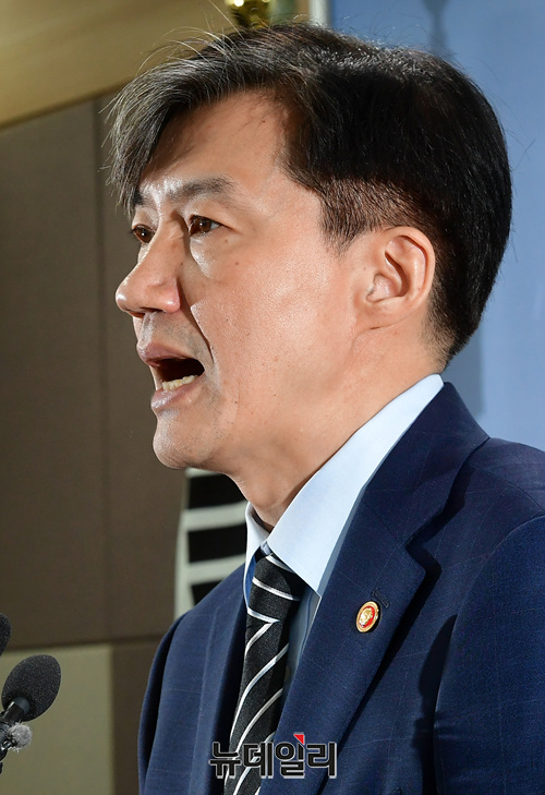 ▲ 조국(54·사진) 법무장관이 8일 오후 발표한 검찰개혁 추진계획 내용을 두고 '세부적이지 않다' 등의 비판이 나왔다. ⓒ정상윤 기자