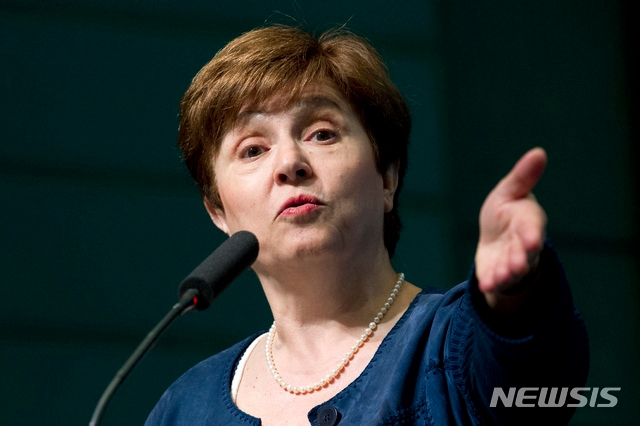 ▲ 게오르기에바가 지난 2018년 4월18일 워싱턴DC에서 열린 세계은행(WB)/IMF 춘계회의에서 연설하는 모습.ⓒ뉴시스