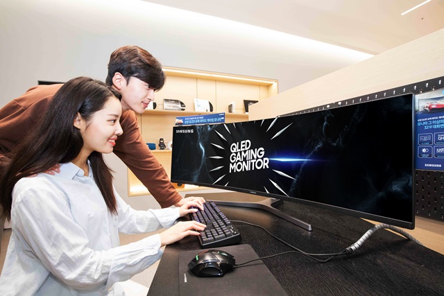 ▲ 듀얼 QHD 게이밍 모니터 'CRG9' 49형. ⓒ삼성전자