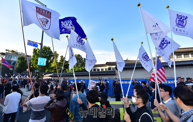 ▲ 9일 광화문 집회에 참석한 대학생들. ⓒ정상윤 기자