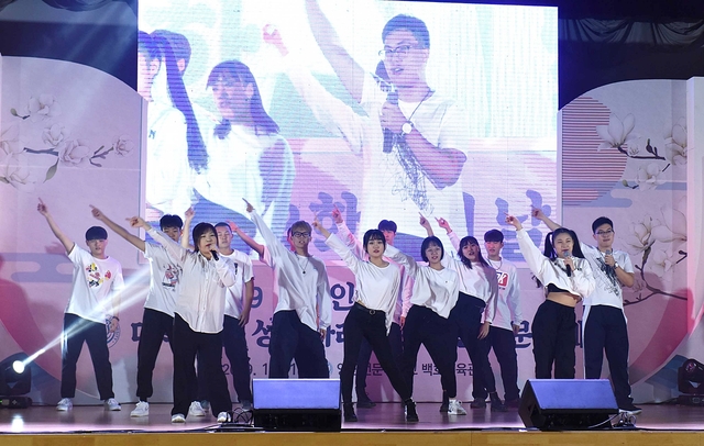 ▲ 중국인 유학생들이 K-POP 합창을 하고 있다.ⓒ영진전문대