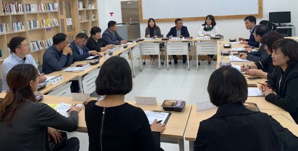 ▲ 충남도가 11일 충남개발공사에서 올해 실적에 대해 평가하는 2020년 정부합동평가를 대비한 생활보장분야 간담회를 갖고 있다. 
ⓒ충남도