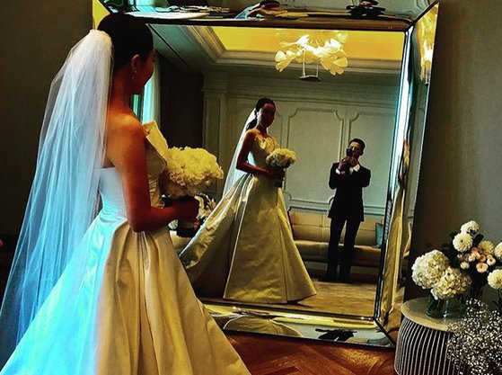 ▲ 웨딩드레스를 입은 디자이너 권다미. ⓒ지드래곤 인스타그램