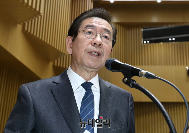 [포토] 서울시청 국감, 인사말하는 박원순 서울시장 | Save Internet 뉴데일리