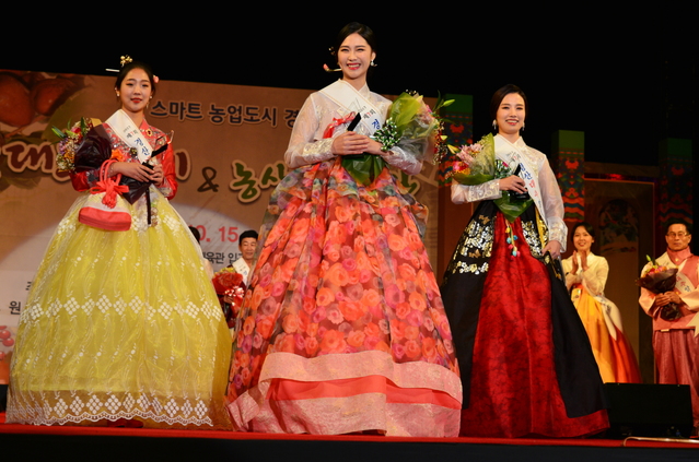 ▲ 이번 축제의 백미라 할 수 있는 경산대추 알림이 선발대회. 사진은 지난해 대회 장면.ⓒ경산시