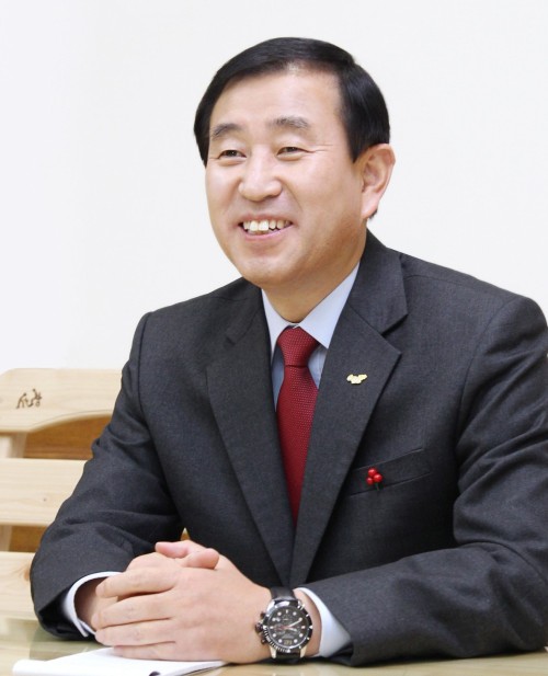 ▲ 조길형 충주시장. 조 시장은 14일 현안업무보고회에서 