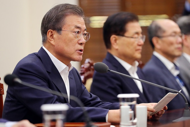 ▲ 문재인 대통령이 14일 청와대 여민관에서 열린 수석·보좌관회의에 참석, 발언을 하고 있다. ⓒ뉴시스