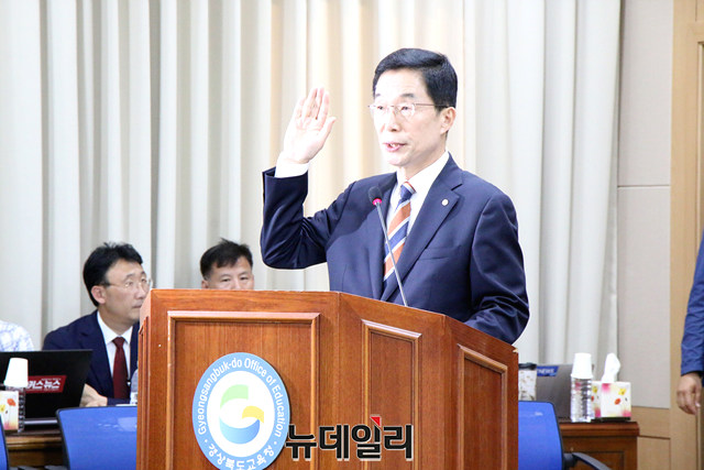 ▲ 임종식 경북교육감이 국정감사에서 증인 선서를 하고 있다.ⓒ뉴데일리
