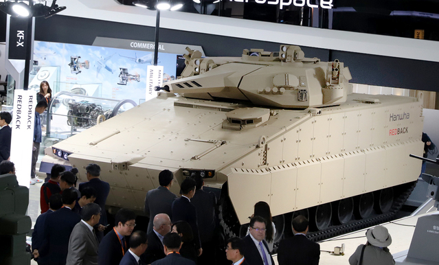 ▲ ‘서울 국제 항공우주 및 방위산업전시회(Seoul ADEX 2019)’에서 최초로 실물이 공개된 레드백(REDBACK) 장갑차.ⓒ한화디펜스