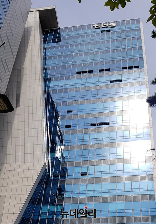 ▲ tbs교통방송은 '독립법인화'를 통해 '방송의 중립성'을 지키겠다 주장하지만 오히려 더욱 노골적인 편향방송으로 변할 것이라는 우려가 나온다. ⓒ뉴데일리 DB