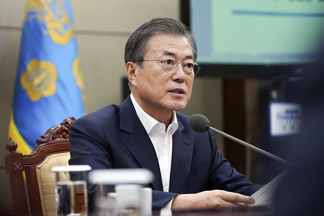 ▲ 문재인 대통령이 14일 청와대 여민관에서 열린 수석·보좌관회의에 참석, 발언을 하고 있다. ⓒ청와대