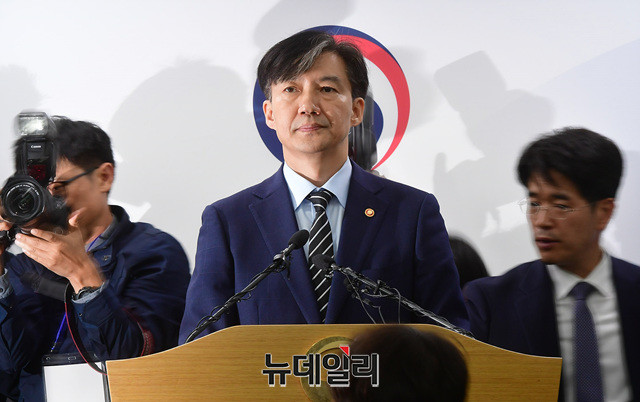 ▲ 조국(54·사진) 전 법무부 장관을 둘러싼 각종 의혹에 침묵한 대한변호사협회(이찬희 회장·이하 대한변협)를 규탄하는 변호사업계 목소리가 나왔다. ⓒ정상윤 기자