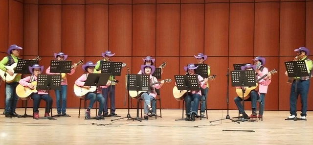 ▲ 기악2부문 금상을 받은 영동군노인복지관 푸른시절팀.ⓒ충북도노인종합복지관