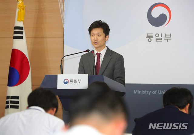 ▲ 17일 정례브리핑을 하고 있는 이상민 통일부 대변인. ⓒ뉴시스