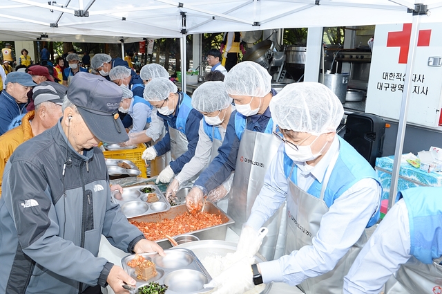 ▲ 대성에너지가 16일 급식 봉사활동을 실시했다.ⓒ대성에너지