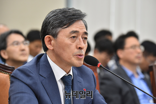 ▲ 양승동 KBS 사장이 17일 오전 국회 과학기술정보방송통신위원회에서 열린 한국방송공사, 한국교육방송공사에 대한 국정감사에 출석해 위원들의 질문에 답하고 있다. ⓒ이종현 기자