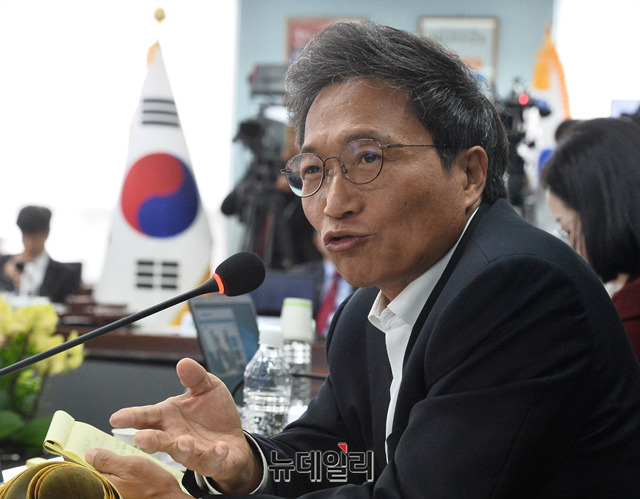 ▲ 이학재 자유한국당 의원이 18일 서울시교육청에서 열린 국회 교육위원회 국정감사에 참석해 질의를 하고 있다. ⓒ박성원 기자