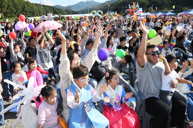▲ 대구 달성군(군수 김문오)은 19일 대구시 신청사 후보지인 화원LH홍보관에서 다둥이 가족 행복 페스티벌을 열었다.ⓒ달성군