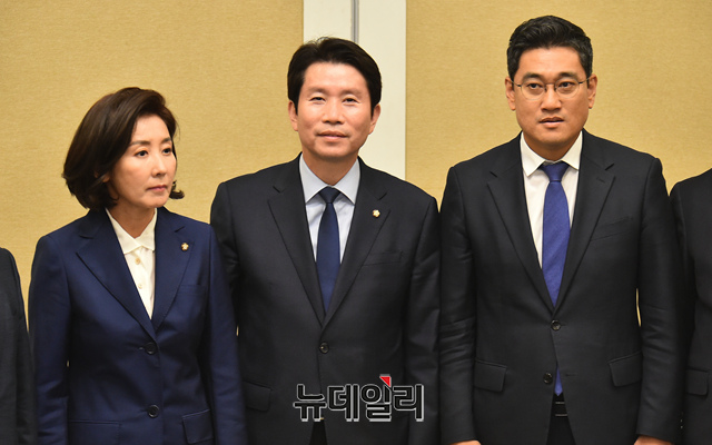 ▲ 지난 16일 공수처법안 논의를 위해 여야 3당 3+3회담에 참석한 나경원 자유한국당 원내대표, 이인영 더불어민주당 원내대표, 오신환 바른미래당 원내대표(왼쪽부터). ⓒ이종현 기자