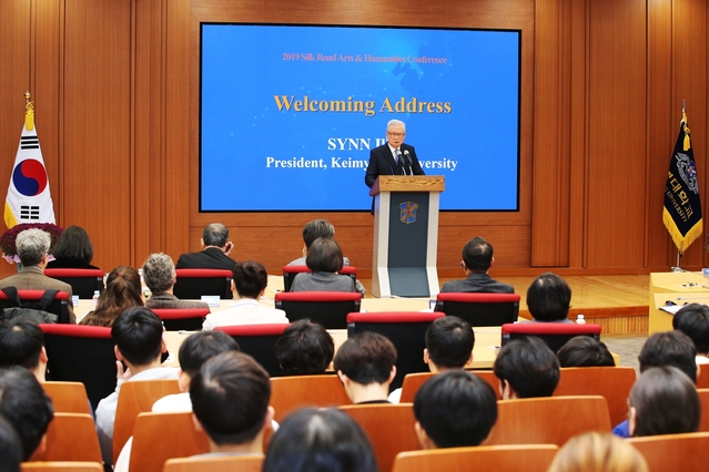 ▲ 학술대회에서 신일희 계명대 총장이 환영사를 하고 있다.ⓒ계명대