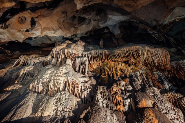▲ 5억4천만년 전에 생선된 아시아 최고의 천연동굴로 알려진 천연기념물 256호 단양고수동굴 '에어리언'종유석.ⓒ단양군