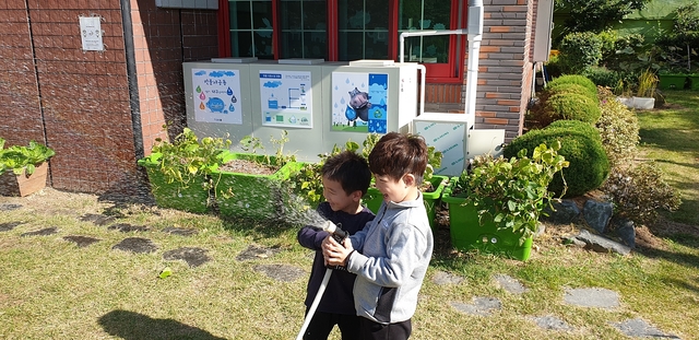 ▲ ‘빗물저금통’은 강우 시 빗물을 저류조에 저장해간단한 수처리 작업을 거쳐 조경·청소·화장실 등 용수로 활용하는 시설로, 올해 유치원·어린이집·일반주택·근생시설·공장 등 총 28개소에 설치 완료됐다.ⓒ대구시