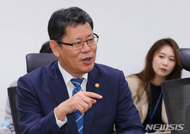 ▲ 23일 더불어민주당 한반도 비핵화 대책특위 간담회에 참석해 모두발언을 하는 김연철 통일부 장관. ⓒ뉴시스. 무단전재 및 재배포 금지.